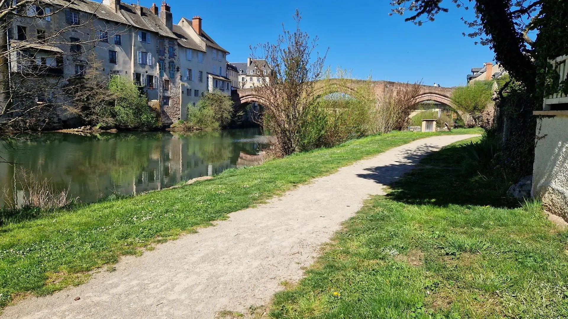 Au Ptit Bonheur Du Lot, Centre-Ville, Calme, Vue, Jardin 埃斯帕利永 0*,  法国